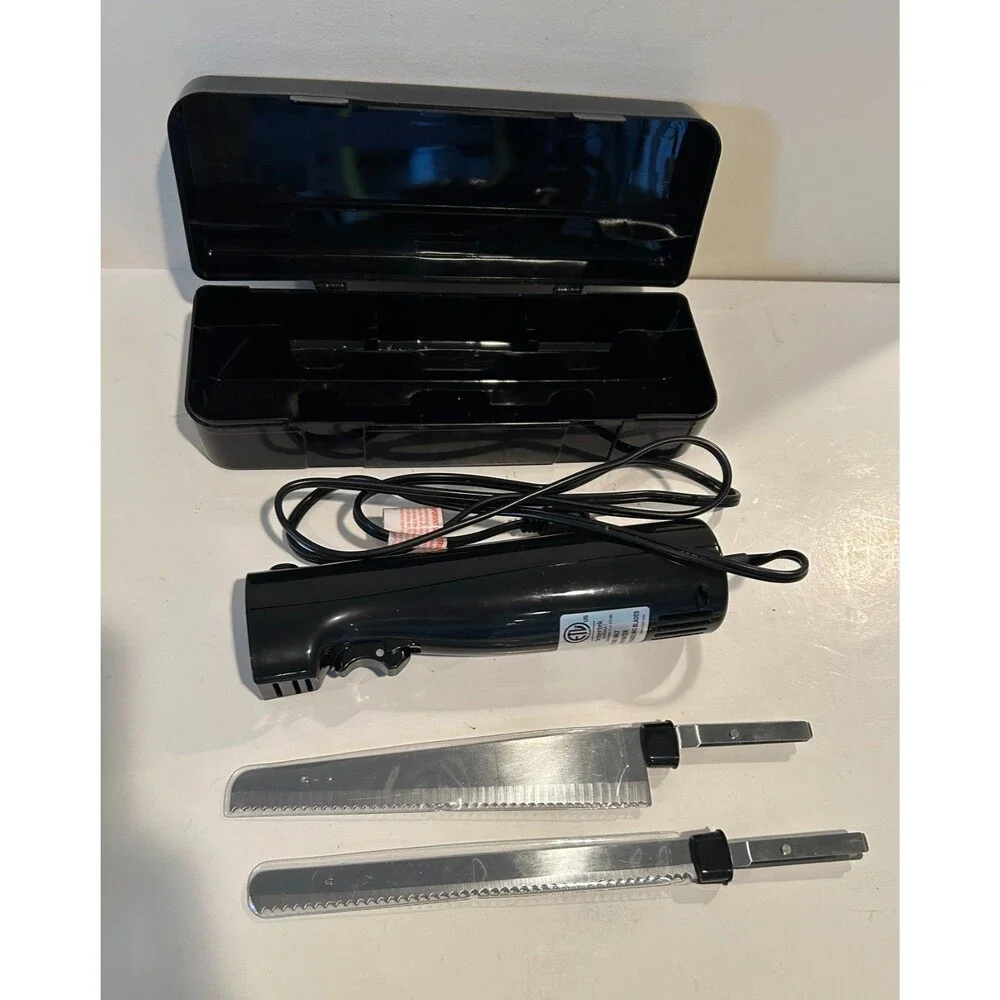 COOKS Electric Knife With Case And 2 Blades - Excellent Condition
